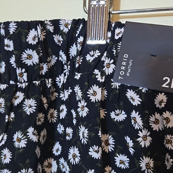 Torrid Pull On Challis Wide Leg High-rise Pant Daisy Ditsy Dark Floral 2X Flowy - Picture 10 of 15